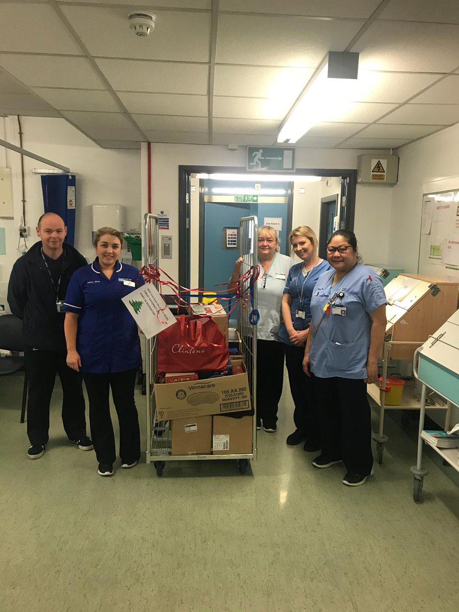 BrowneKaralyn's tweet photo. #team5e and RJM remembering those less fortunate and donating gifts to Womens Aid and The Welcome centre this Christmas.
Proud of this team as always.
@BelfastTrust https://t.co/L8UOpIDCyc