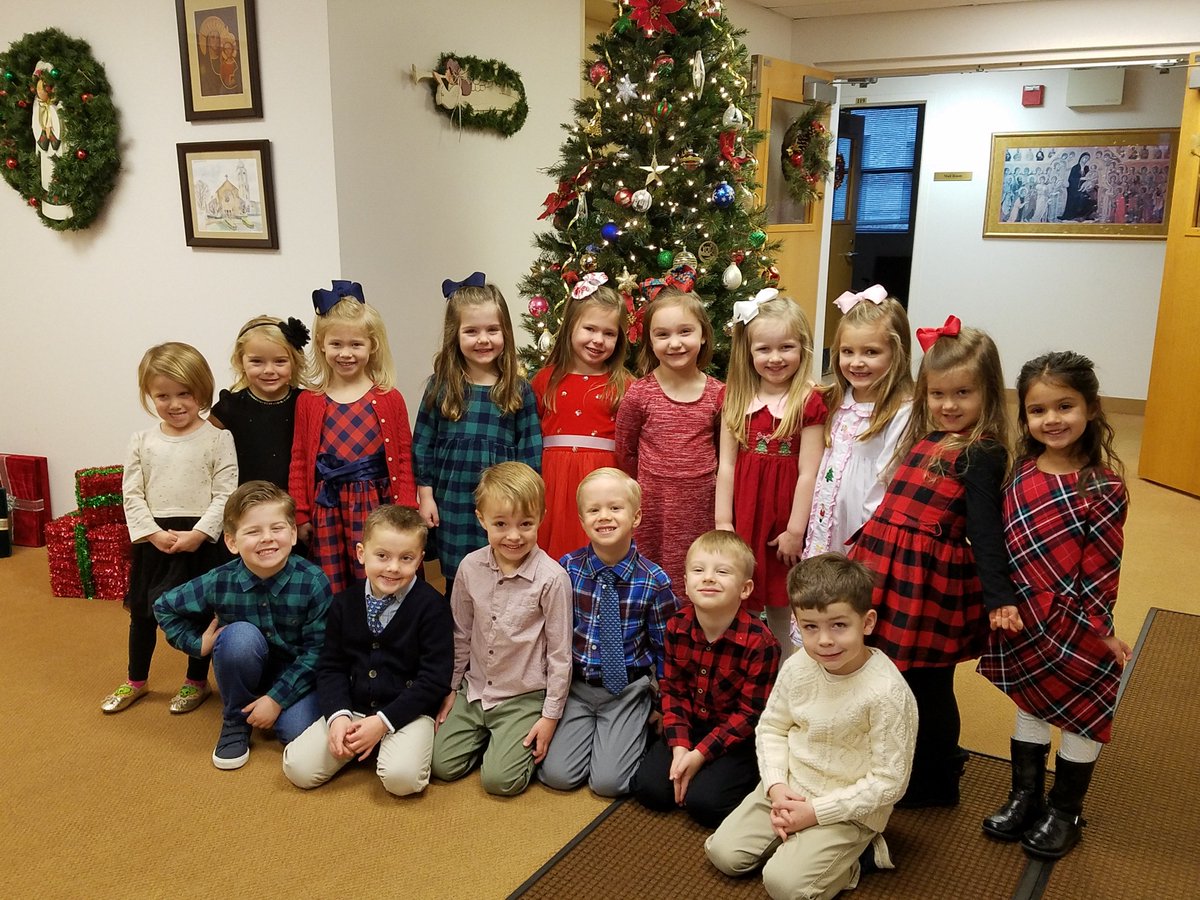 olwschoolAH's tweet photo. These PK 4 students look so festive and sweet. @MrssOlw https://t.co/qN5IUmhbw6