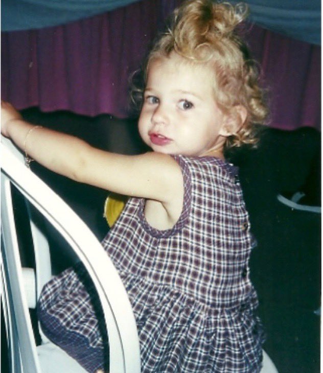 Look at this cutie ! Which sister do you think it is?