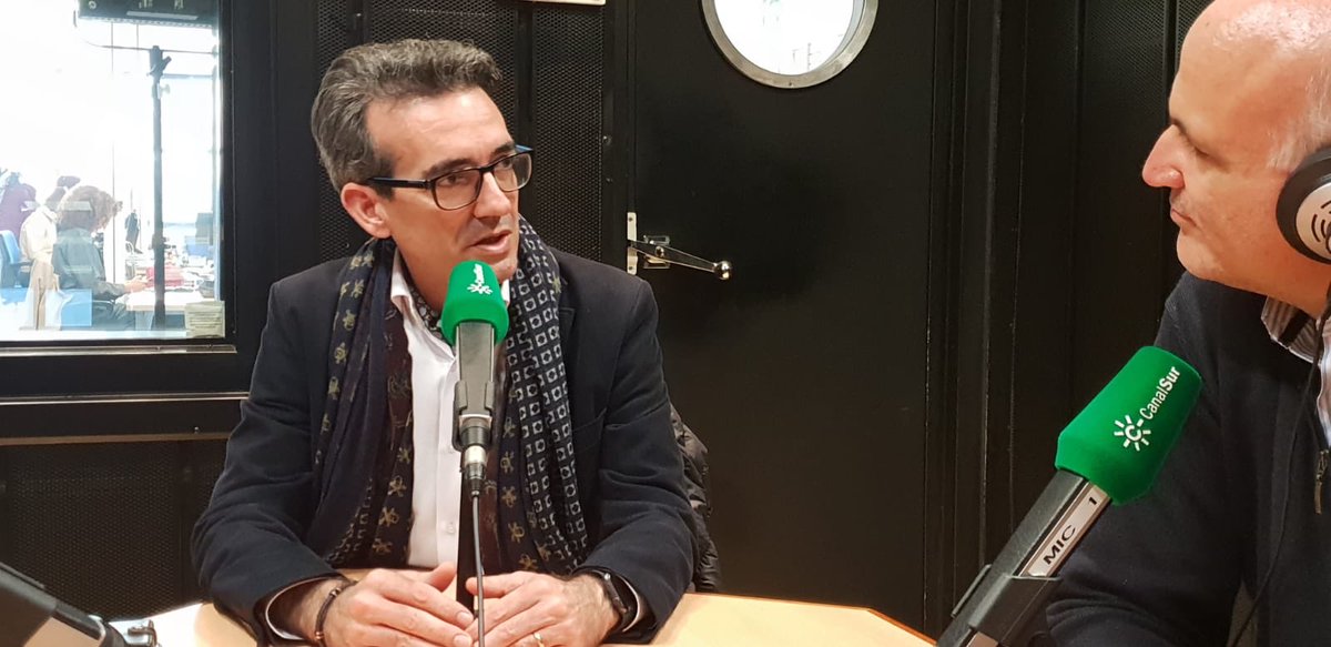 jroblescantante's tweet photo. JAVIER ROBLES - VISITA CANAL SUR

Apenas unos días antes de subir el telón me he pasado por Canal Sur, como no podía ser de otra manera... para hablar de mi espectáculo ¡Gracias! 

🎼SWING CHRISTMAS SHOW ALMERÍA 🎼

🔺VENTA DE ENTRADAS🔺: 

https://t.co/VsfpJ3axDf

 @canalsur https://t.co/ZXm8r5CqlI