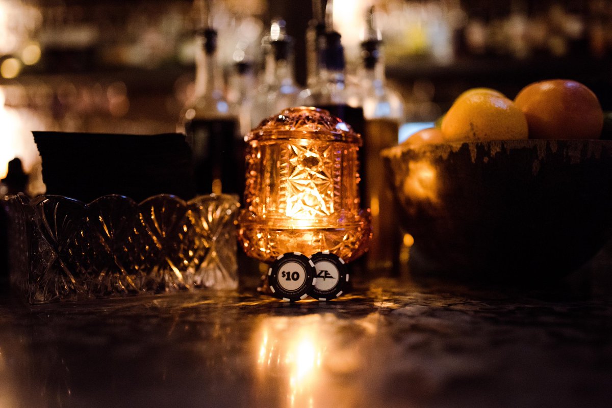 Don't forget to go all in on your Christmas gift this year. Get your friends and family something they'll all enjoy.
#utah #utahdrinks #utahbar #slcbar #lakeeffect #lakeeffectslc #lakeeffectbar #drinks #wine #beer #whisky #lunch #christmasgift #giftchips