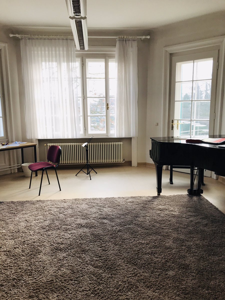 中井知子 Tomoko Nakai モーツァルト名作アルバム発売中 No Twitter オーストリアは ザンクトペルテン音楽院を訪問しました 大変素晴らしい環境で 学内ホールでは ステージを使って生徒達がピアノのレッスンを受けている様でした やはり芸術 中井知子 Tomoko Nakai モーツァルト名作アルバム発売中 No Twitter オーストリアは ザンクトペルテン音楽院を訪問しました 大変素晴らしい環境で 学内ホールでは ステージを使って生徒達がピアノのレッスンを受けている様でした やはり芸術
