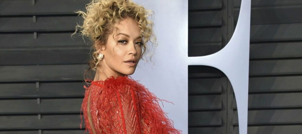 sofvass's tweet image. Το airport look της Rita Ora που πρέπει να αντιγράψεις! - forlady.gr/%cf%84%ce%bf-a…