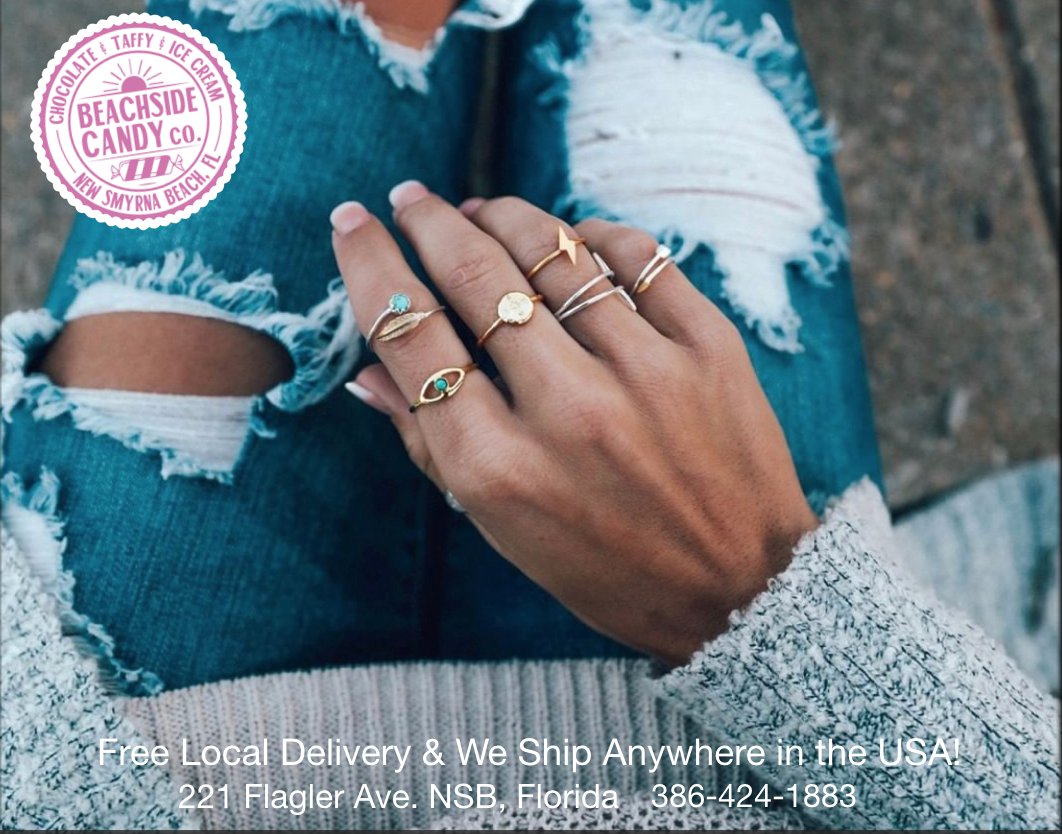 BeachsideCandy's tweet photo. Get into the Christmas vibe at Beachside Candy Co. with our beach inspired jewelry from  Pura Vida Bracelets !
#puravida #beachjewlery #Beachsidecandy #lovensb https://t.co/vKCmD7Nvca