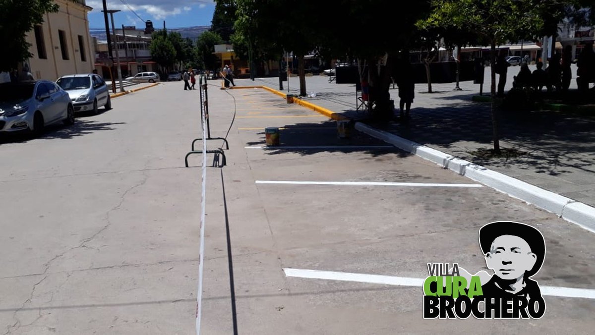 PrensaVcb's tweet photo. Realizamos trabajos de pintura destinados a la demarcación vial para el estacionamiento de motos y de automóviles en Plaza Centenario 🛵🚙
#Tránsito #AvanzamosJuntos https://t.co/JzjbZAsPfL