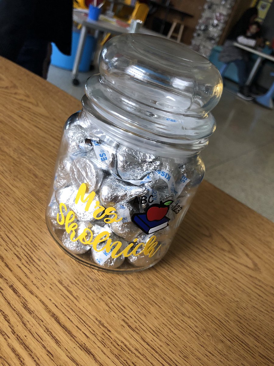 When you work with your best friend and get the best holiday gifts!!!! 💛💛💛 love you <a href="/MrsMiller279/">Rachel Miller</a> and love my new jar!!!!