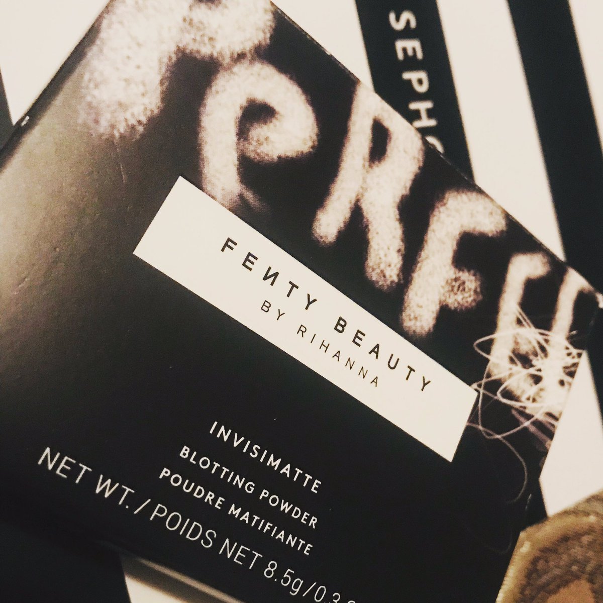 uslaybeautyand1's tweet photo. Touch up with @fentybeauty @badgalriri #invisible #blottingpowder ! #perfection #fentybeauty #invisimatte #sephora #haul #highend #makeup #makeupaddict #makeuplover #makeupmafia #slay #beautiful #creative #beauty #bepositive #socialmediamarketing #influencer #bblogger #style https://t.co/ElwKLQ5k7K