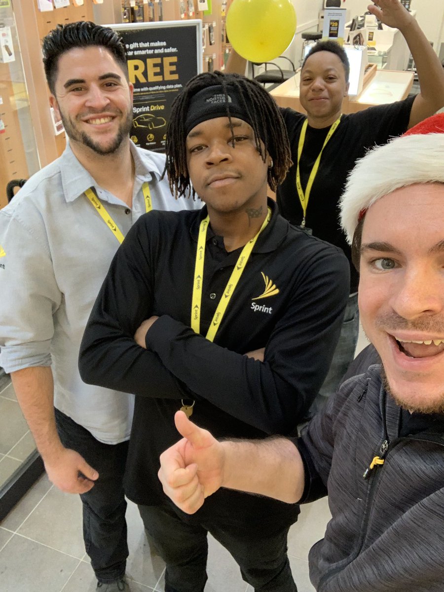 WileyatBoost's tweet photo. Out here at SLN teaching these rockstars how to hawk! #WLDNA #malliday @WL_VLY_DM @Pkushn @wl_byoung @WL_News @SprintABottini https://t.co/kzJxZb6ENl