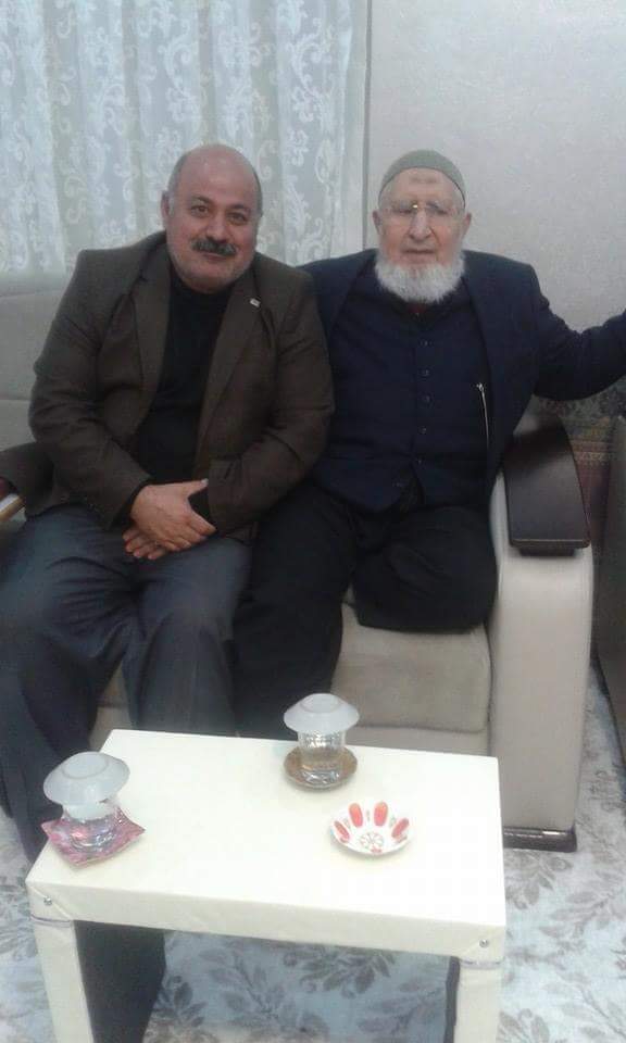 Her insanın Üç Türlü Kârekteri Vardır Belli Ettiği Kârekter Sahip Olduğu Kârekter ve Sahip olduğunu sandığı Kârekter...Cuma Akaşamınız Mübarek olsun...