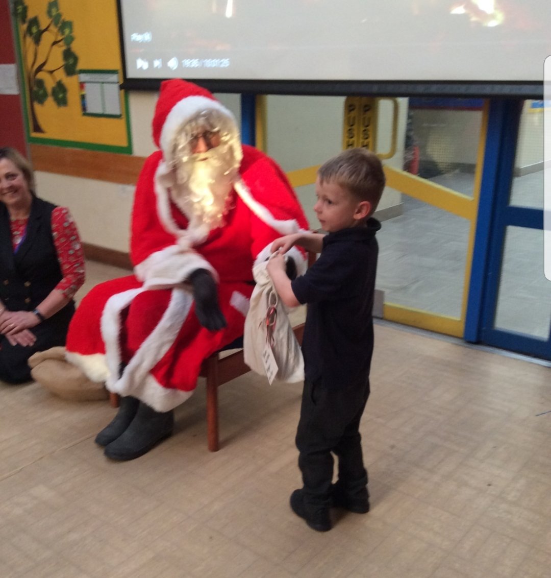 PillingerMiss's tweet photo. The children in EY and KS1 had a fantastic Christmas Party! We were greeted with two very special visitors...

Mrs Lovelady and FATHER CHRISTMAS! 

#Christmas #lakesideprimary #partytime https://t.co/RhNwXKn9KG