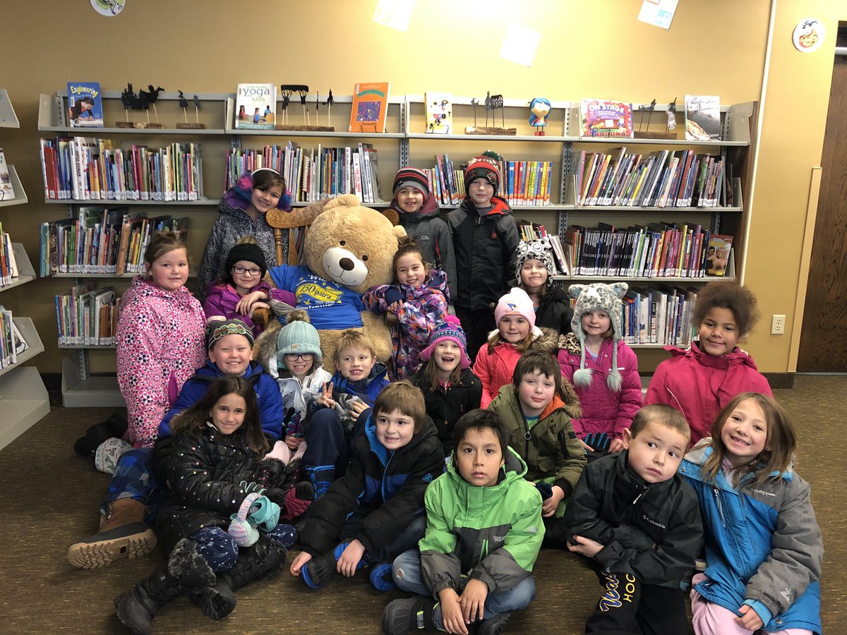 MsPeterson118's tweet photo. Our walk to the post office to mail our friendly letter ANNND we got to stop at the library! https://t.co/hkgD05UQRQ