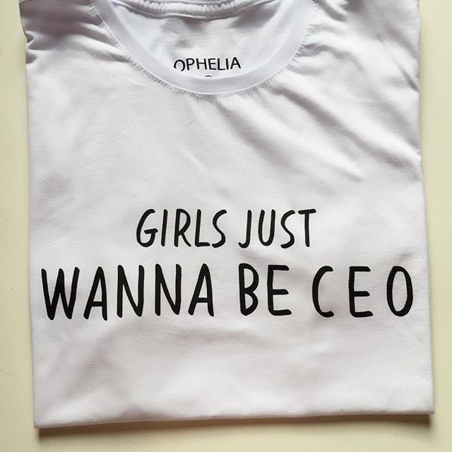 Like @cyndilauper (sorta) said, girl just wanna have funds. And a corner office. 💪 Shirt by #lojaphelia.

#Girlbosses welcome: bit.ly/2LakHFH