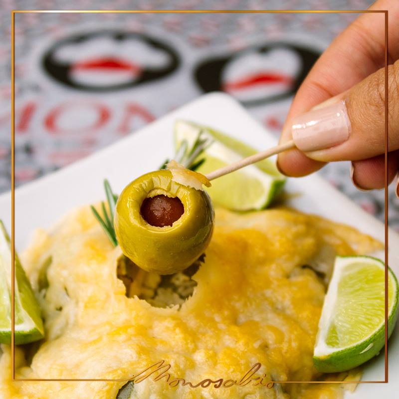 ¡Mientras te servimos tu hamburguesa!
Unas aceitunas a las finas hierbas con parmesano.