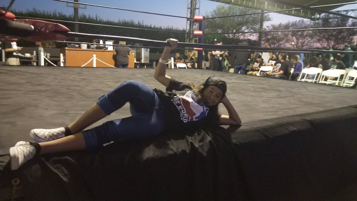 Just doing my best @Zelina_VegaWWE #TranquiloPose