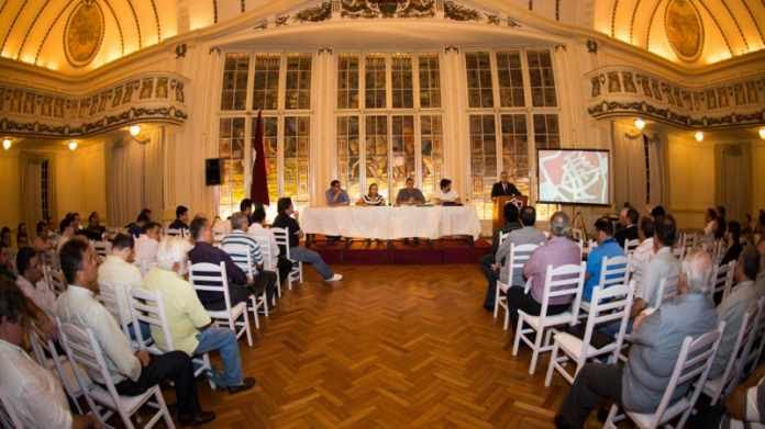 GDesde1902's tweet photo. PRESIDENE DO CONSELHO SE POSICIONA CONTRA ELEIÇÕES ANTECIPADAS E ESTUDA REDUÇÃO DE QUÓRUM PARA VOTAÇÃO DO IMPEACHMENT DO ABAD ESSA NOITE EM LARANJEIRAS #GD1902 https://t.co/jUGgJtF9fZ
