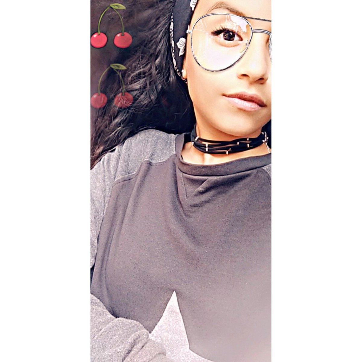 Nuuur1's tweet photo. #NewProfilePic 🌚🍭 https://t.co/niNF0JJNy9