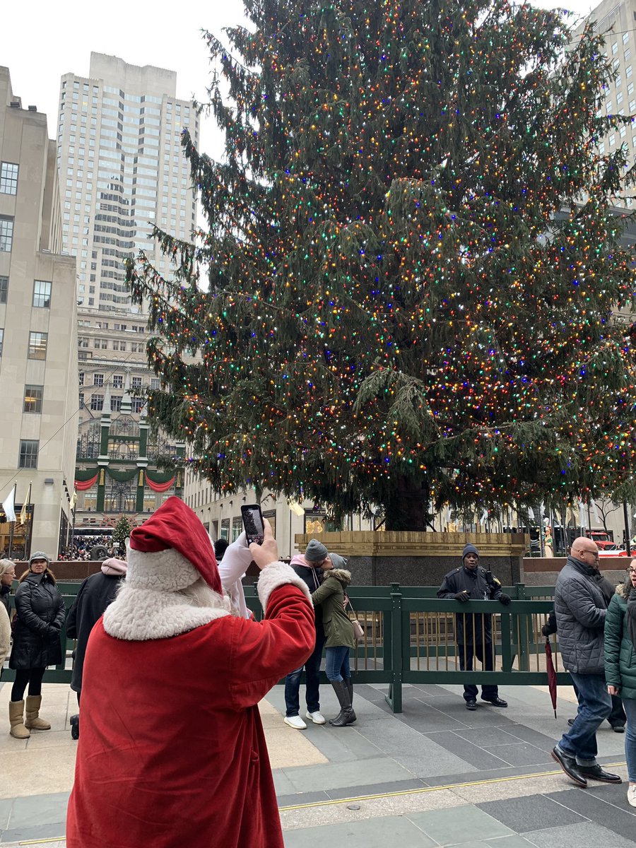 hodakotb's tweet image. Strolling by 30 roc and spotted this. Totally normal.