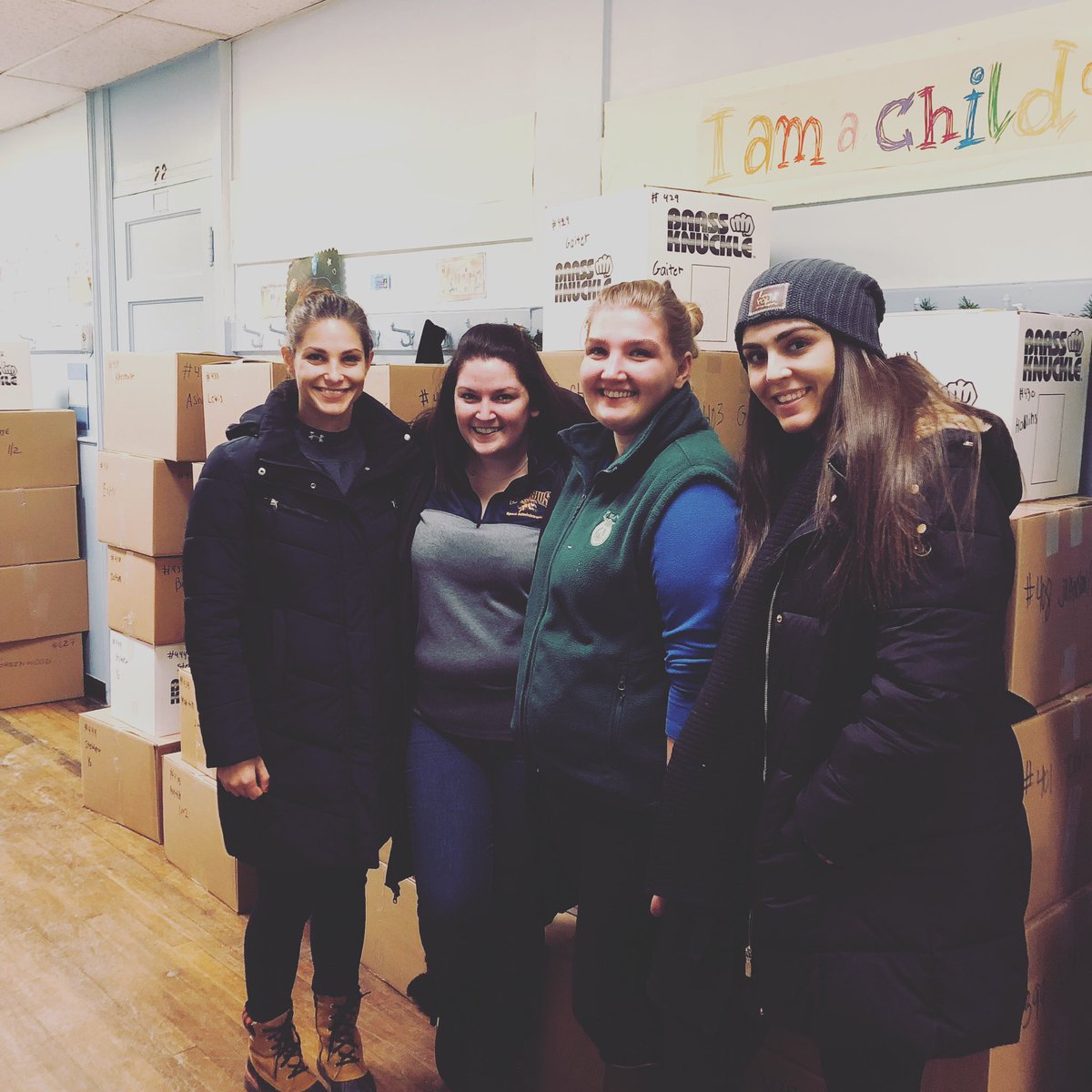 CanisiusAdmiss's tweet image. Yesterday members of our staff volunteered as Santa’s Helpers at St. Luke’s Mission. Spreading Christmas cheer and exemplifying the meaning of “being men and women for and with others”!   @CanisiusAdmiss @CanisiusCollege #CanisiusExperience #jesuitmission