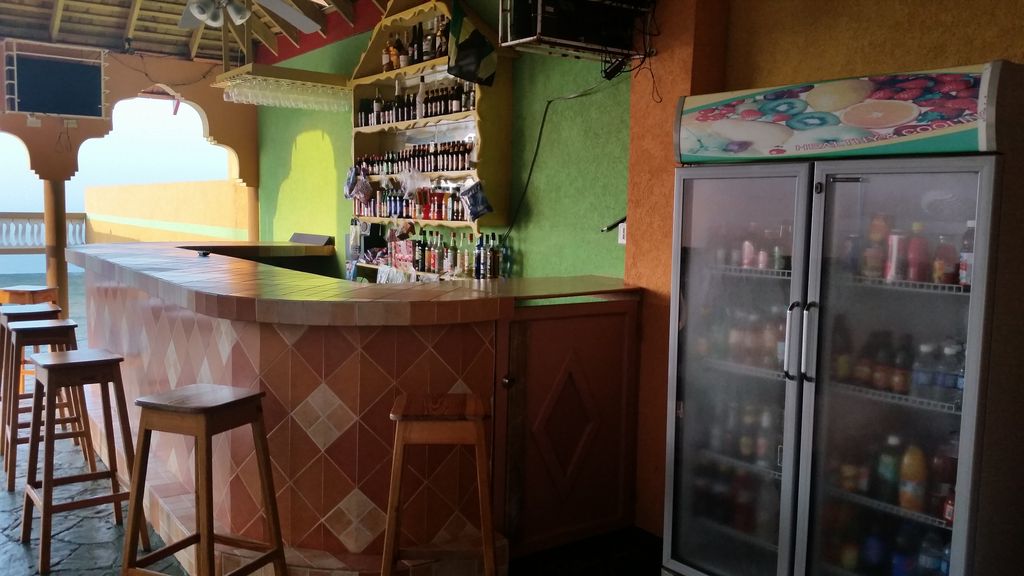 HeightsSea's tweet image. The spacious #bedrooms are similarly #furnished, and all the #bedrooms are Air- Conditioned and have #privatebathrooms.  Each #room has balconies and varandahs with view of the #Jamaican countryside and the #beautiful #CaribbeanSea.  findamericanrentals.com/montego-bay-vi…