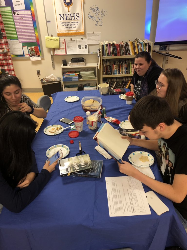 Cookie Decorating, Polar Express, &amp; Hot Chocolate! NEHS Christmas Party 📚🎄