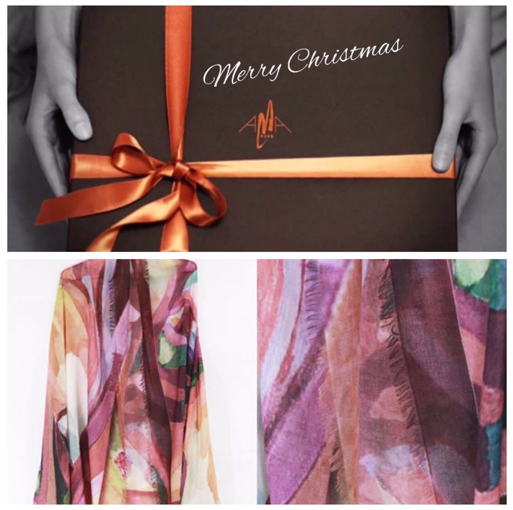 Amapure au pied du sapin 🌲 visit online shopping ama-pure.com #amapure #christmas #gift #winterishere #warm #unique #foryou #handmade #stola #scarf #etole #touchofclass