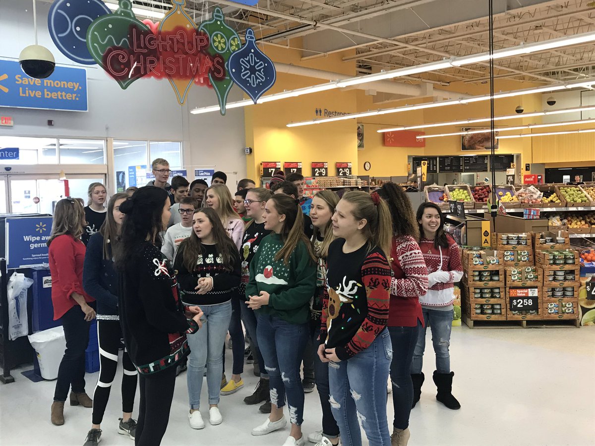 ChadronHS's tweet image. What a morning for the Cardinal Singers! Thank you to the Chadron Rotary for providing lunch along the Chadron tour today! #communitycheer 🎄💫#GoCardsNation