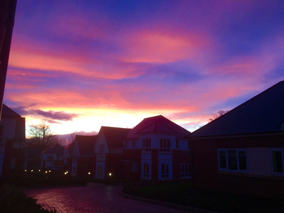 MillbrookLife's tweet image. Beautiful photo of a sunset over Millbrook village! #Sunset #Exeter #Devon #Inspired101 #LaterLiving #RetirementPlanning