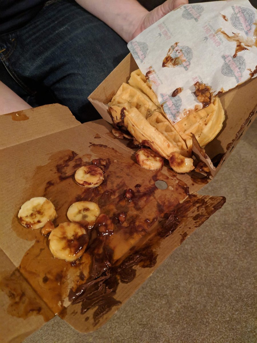 Ben_StillAlive's tweet photo. @kaspasdesserts A FREE ONE!? We'll be warned, I paid for mine and it turned up like this. https://t.co/OruYNyQRvw