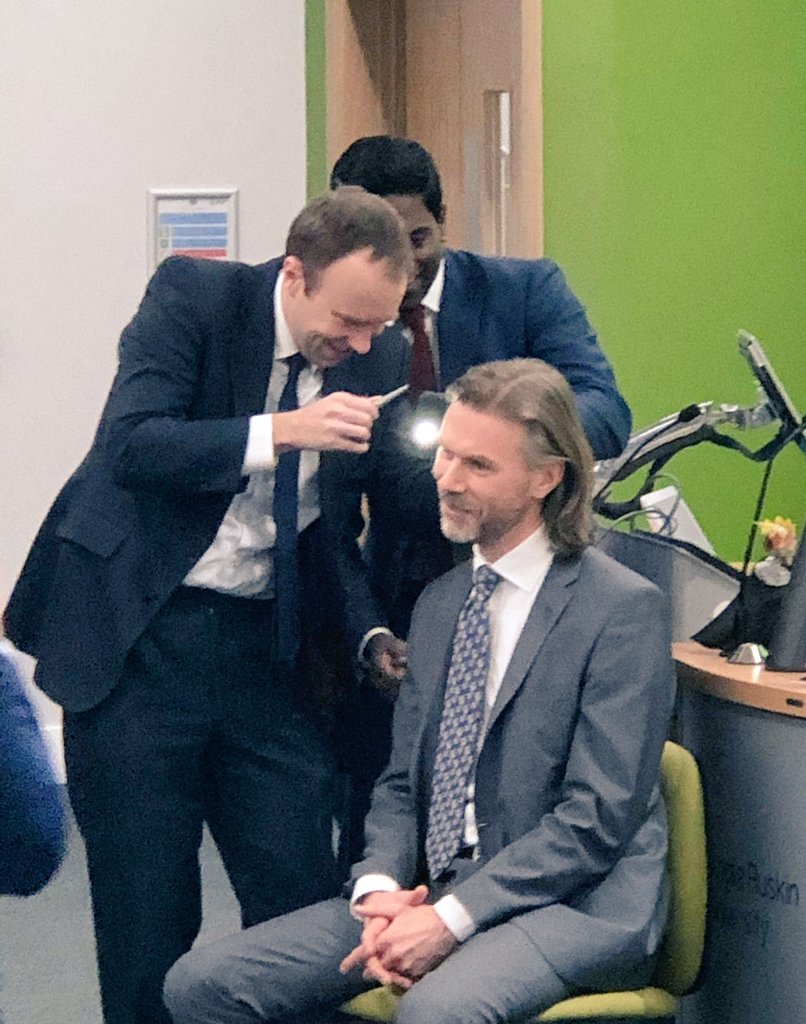 GenMedX's tweet image. Pleasure to present @GenMedX's work alongside some #amazing innovations from our friends @NHSClinEnt this afternoon!

Thanks for your time @MattHancock and thanks @DrTonyYoung @NHSEngland for supporting our #clinicianledinnovations that are changing the shape of #healthcare 💫💫