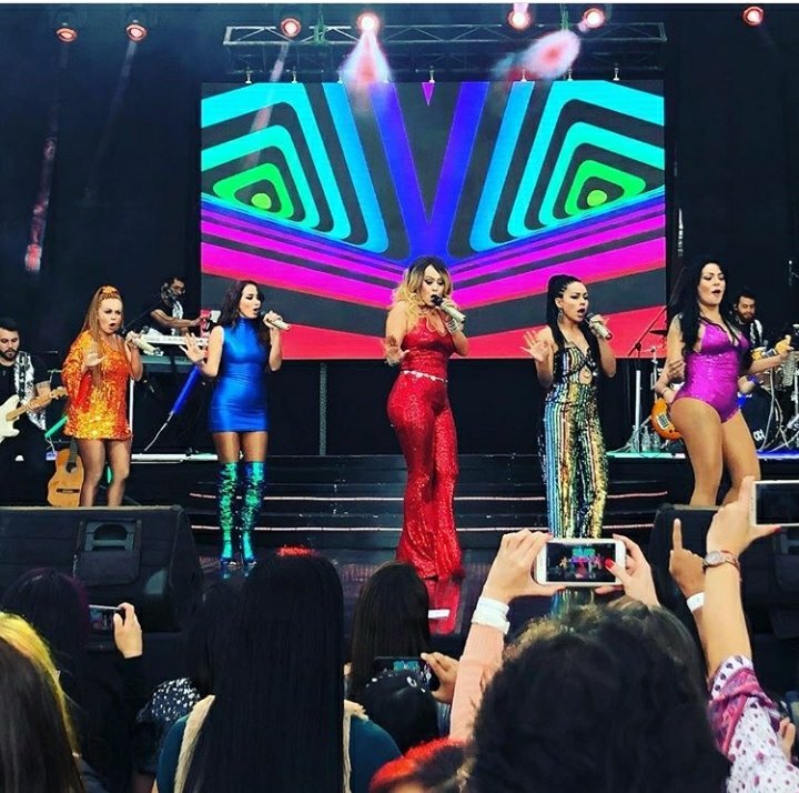SammiAby's tweet photo. Que este 2019 nos traiga mas fechas, mas escenarios, mas paises y mas canciones para compartir junto a ustedes... @MajidaIssa1 @YolandaRayo10 @sabinocaro @Marbelle30 @ilonaoficial_ https://t.co/pGi0vhVPZV