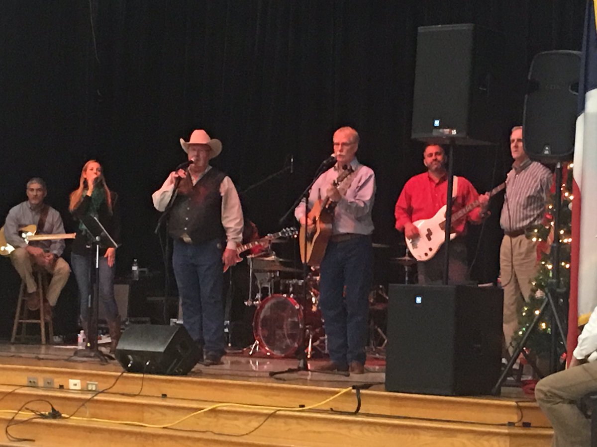 mellenfirst's tweet photo. Enjoyed a special treat by the Charlie Riley band which included one of our parents.  Nic had a special spot on stage!  @bearbranchelem https://t.co/X72uRbDl5p