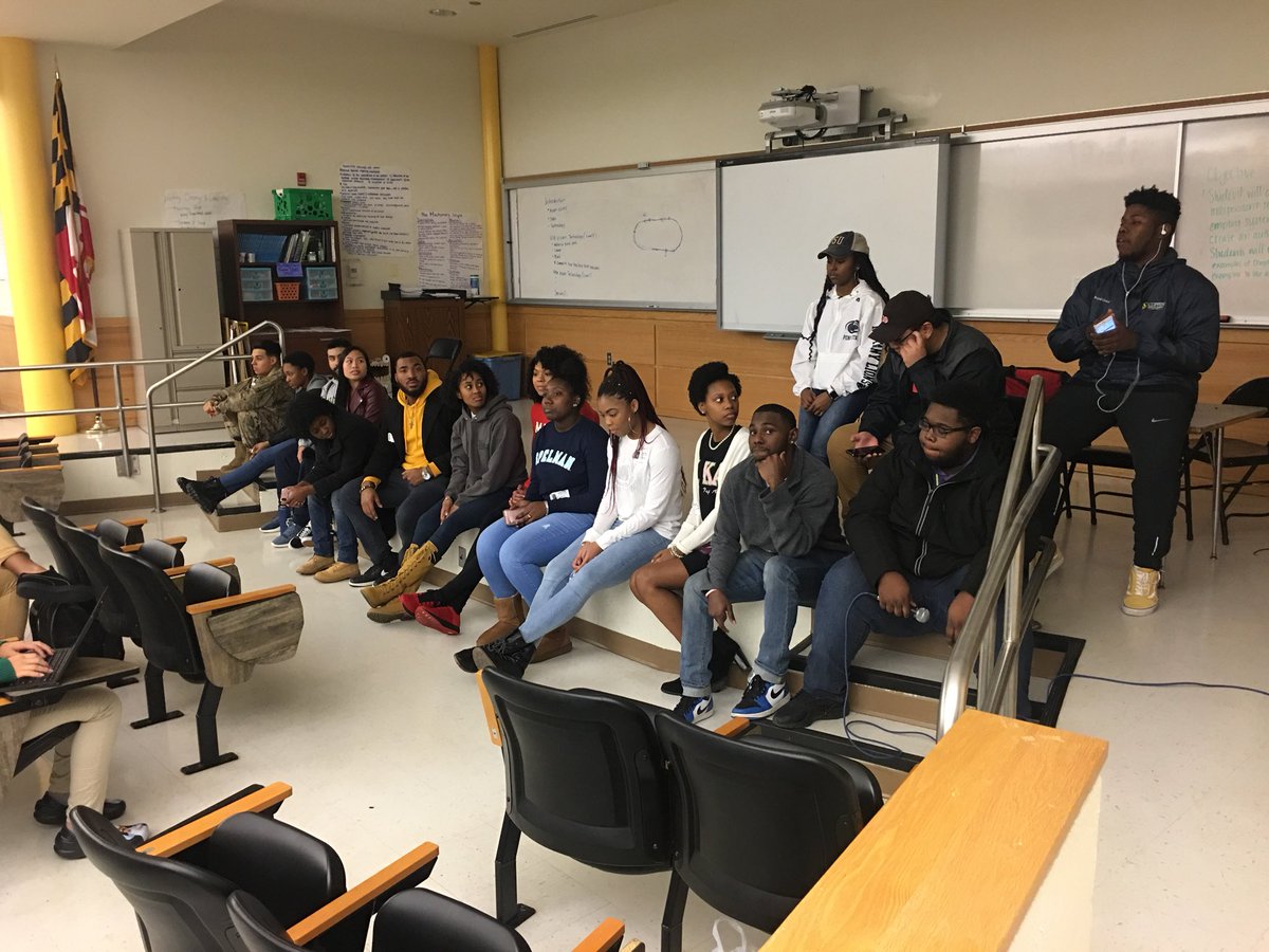 OHHSClippers's tweet photo. We would like to thank our #ClipperAlumni for coming back to share their knowledge and experiences with our student body. You guys keep striving. You make us proud to be Clippers! #OnceAClipperAlwaysAClipper https://t.co/TDq3CySm9I