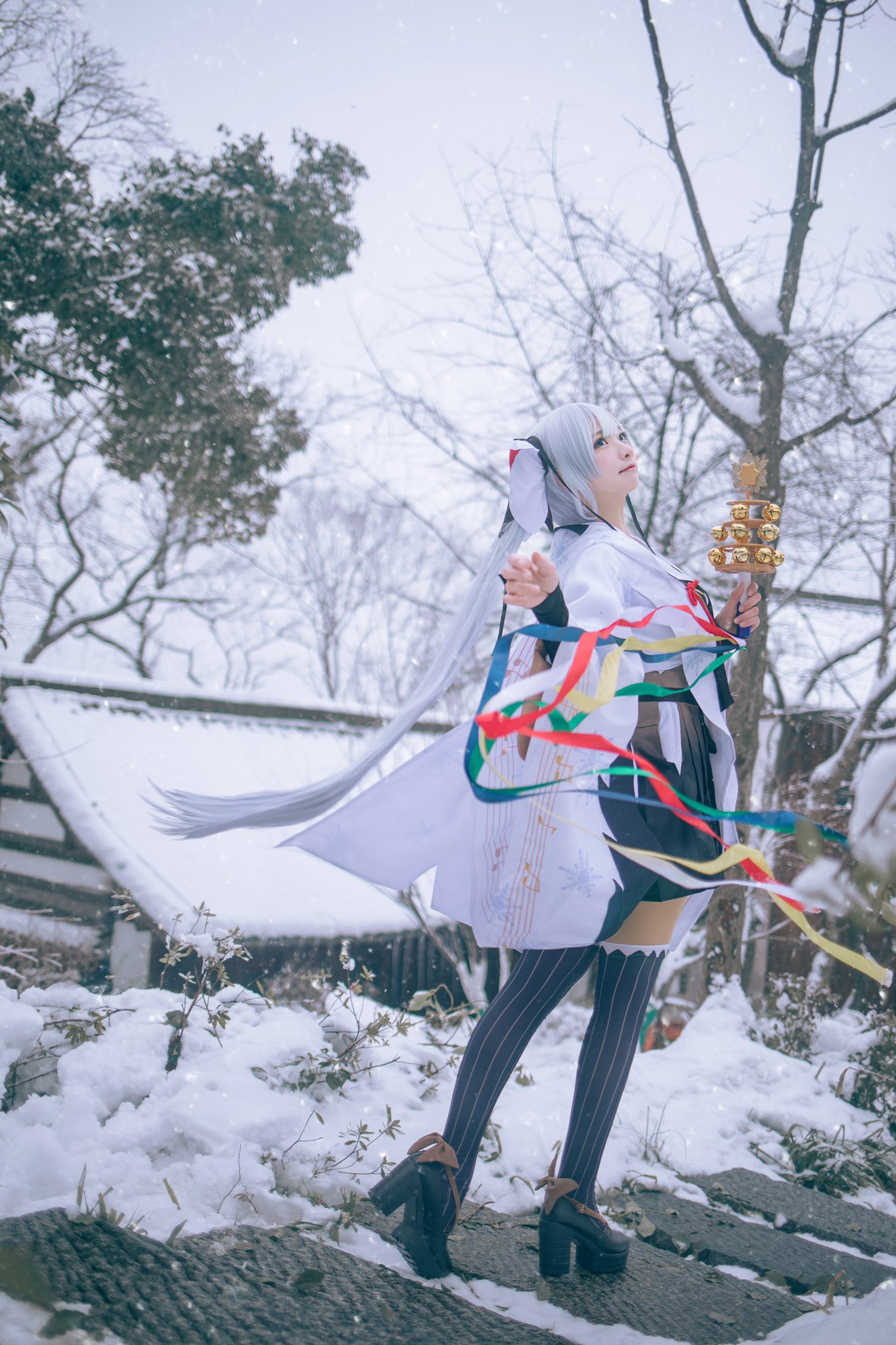 画像,❄️雪ミク❄️2018   コスプレ  Snow Miku 2018  Cosplay「 ♪ ねえ、どんな未来が待ってますか ♪ 」(2／2) https://…