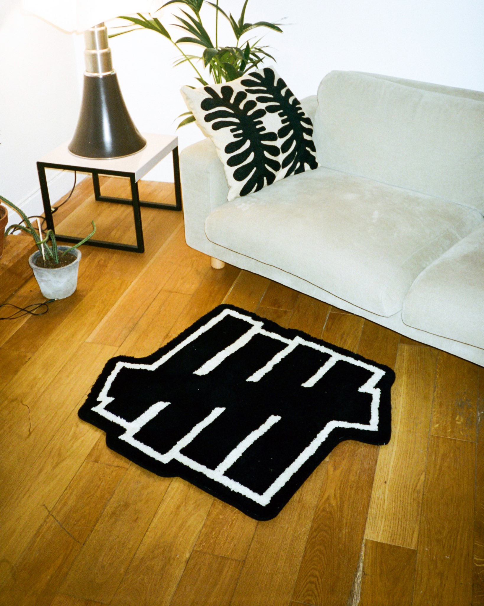 undefeated ラグマット ICON RUG