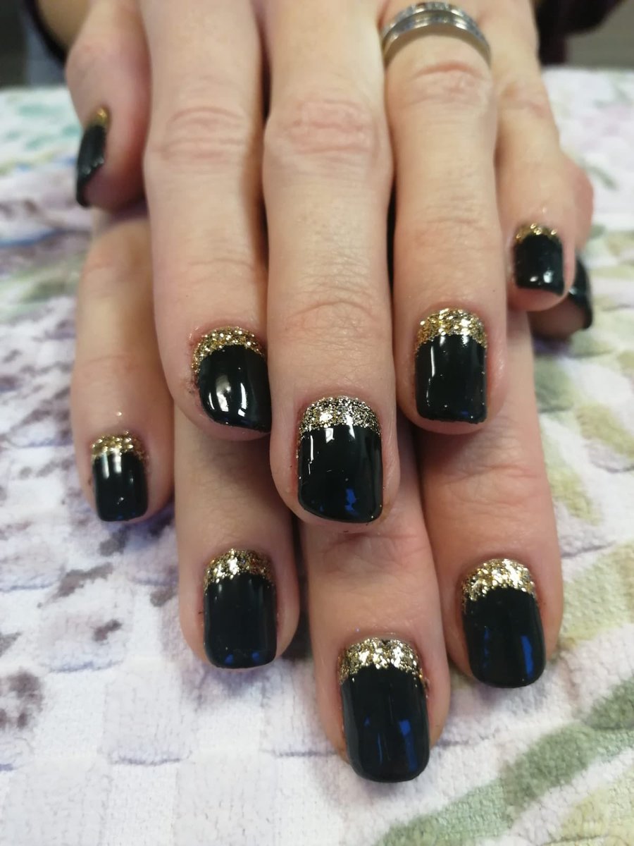 Christmas sparkle #christmasnails #awesome #Christmas #HolidaysAreComing #ShopStamford