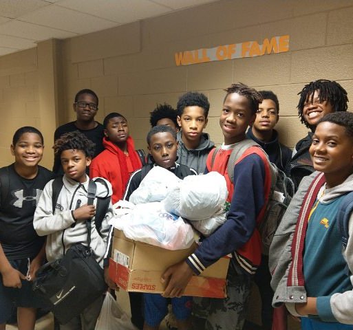 atruewoman1's tweet photo. @FLAGryphonSport @FLAGryphons10 Middle School basketball team Community Service Project donation to @covenanthousega #wearebrothers #morethanbasketball https://t.co/0H7EWh613T