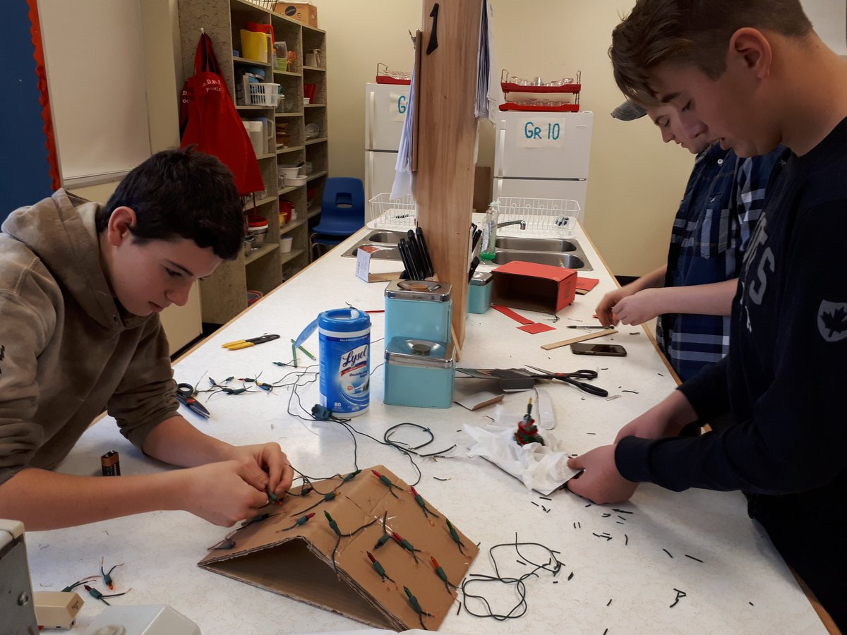 @ArnpriorDHS gr 9 science using wiring skills to make interesting items for the holidays. @RCDSB #skillsapplication