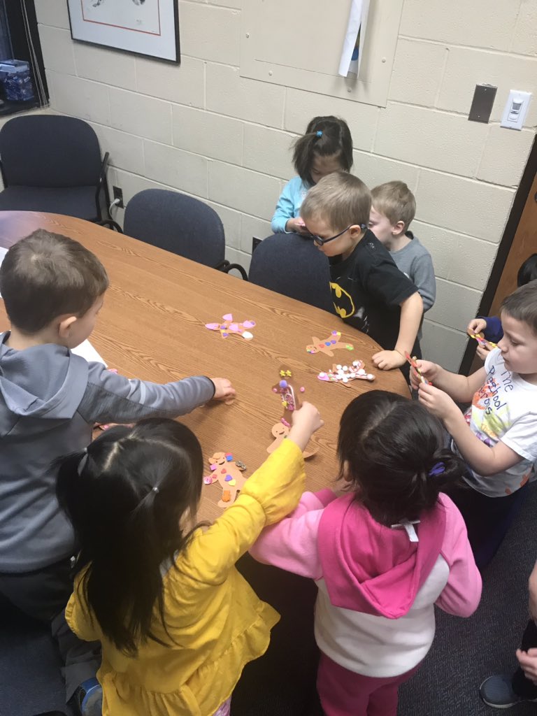 thurstonpre's tweet photo. Preschool had so much fun searching for our runaway gingerbread men and ice skating today! #preschoollife @a2Thurston https://t.co/B7gMdUiSwe