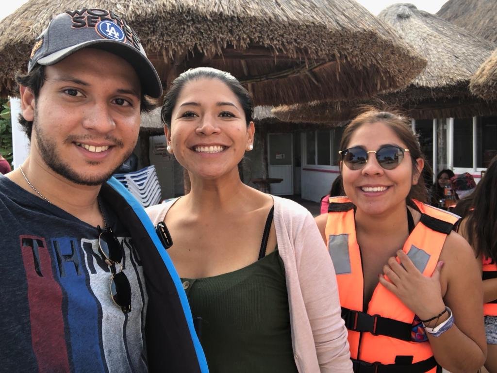 IddeasMkt's tweet photo. El sábado pasado, seguimos disfrutando de la #Naviddeas con parte del equipo con nuestros amigos de #TwinHooks y @PelicanosPto. ❤🎄🛥🐟 https://t.co/EUuMEMw3s1