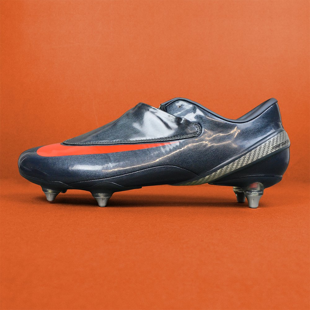Classic Football Boots on Twitter: "Nike Mercurial Vapor 2007 Elite-model from Nike's Vapor range to improve speed due to their lightweight design as worn by Ronaldo, Ibrahimovic, Drogba, Robinho,