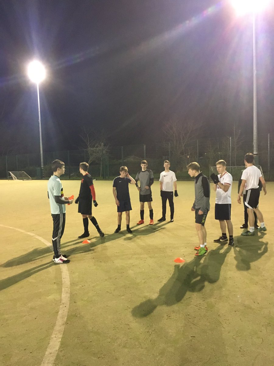 BromboroughRake's tweet photo. ⚽️Top Session⚽️ A superb comeback ISTANBUL ESQUE! The gaffers half time team talk may have taken 15 minutes but it was worth it! #TeamTalk #OffsideOrNot #ComeBackKings #BRFC https://t.co/HxqYsiEL4F