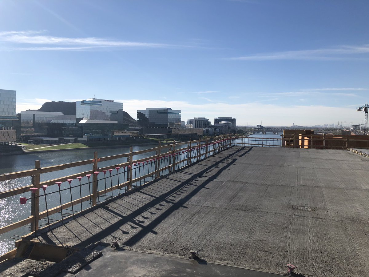 PhxOffice_ATSA's tweet photo. Check out the views @WatermarkTempe ! This photo was taken from the recently poured 9th floor; which is the FIRST level of office space in the tower, which will rise to 16 stories all with 360 degree views from full height glass! #tempeoffice @cbrephoenix @Tempegov https://t.co/pNJrawkeeb