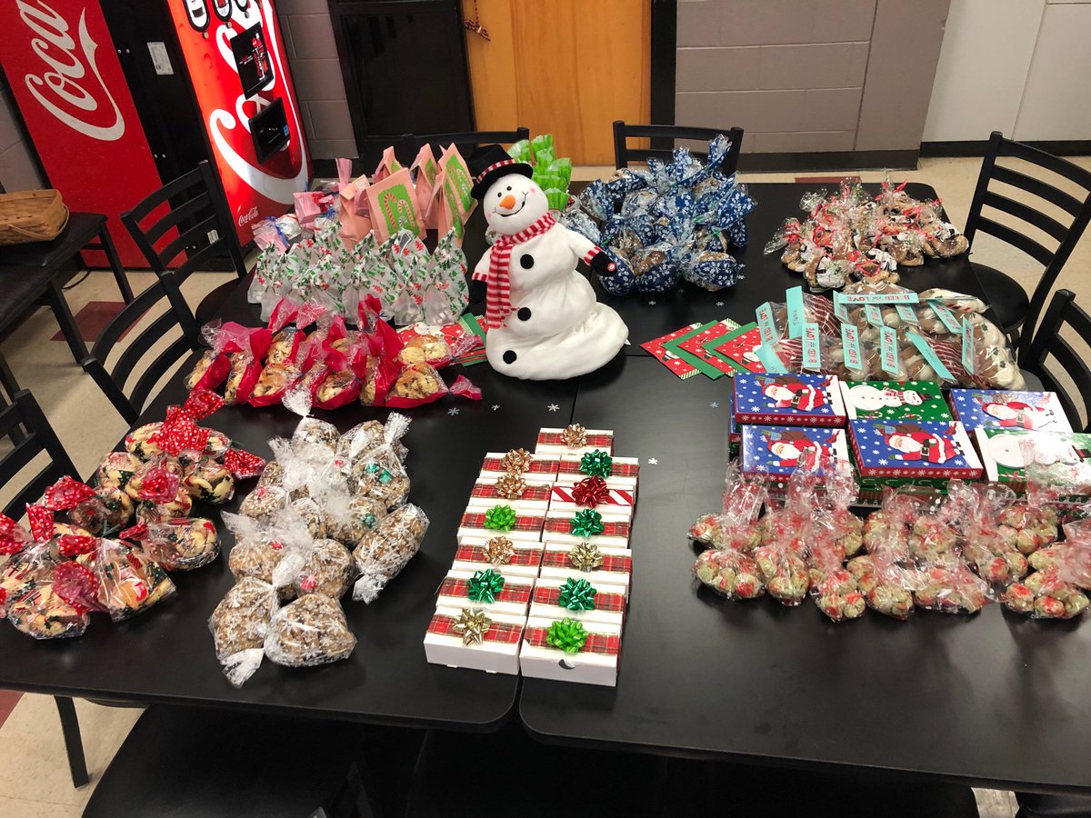 8th annual cookie exchange!  Titus traditions are the best.  <a href="/CBnnero/">Noelle</a> <a href="/CBJbrennan/">Joanna Brennan</a> <a href="/lahdowd/">Lauren Dowd</a> <a href="/cbkcanderson/">Kim Anderson</a> #Tituspride #cookiesfordays