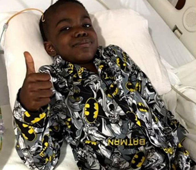 _SJPeace_'s tweet image. This 8 year old superman just beat STAGE 4 BRAIN CANCER. 

Cameron Scott was diagnosed with medullobastoma, a high-risk tumor that spread to his spine.

HERO ❤

Retweet

✊🏽✊🏾✊🏿👊🏽