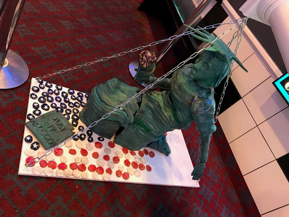 TheDonnyBad's tweet photo. new sculpture Lifting Liberty https://t.co/5k95wyScbl