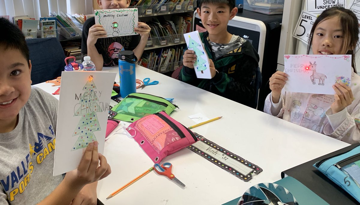MrsKChia's tweet photo. Making LED holiday cards in @mrs_isaacsUSD #HolidaySTEAM #LEDArt #CircuitFun @CarltonAvenue #usdLearns #carltonUSD #STEAMusd https://t.co/XmGV8ffIpT