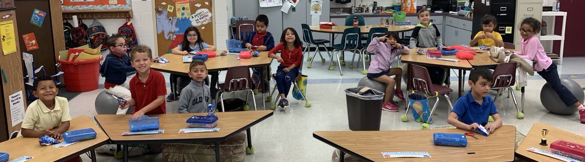 Ms_DelgadoCCPS's tweet photo. We got 100 100%’s on iready! That means we earned some yummy cookies! #proudteacher @GTEtoucans #chart2 https://t.co/c2ETSfQsvY
