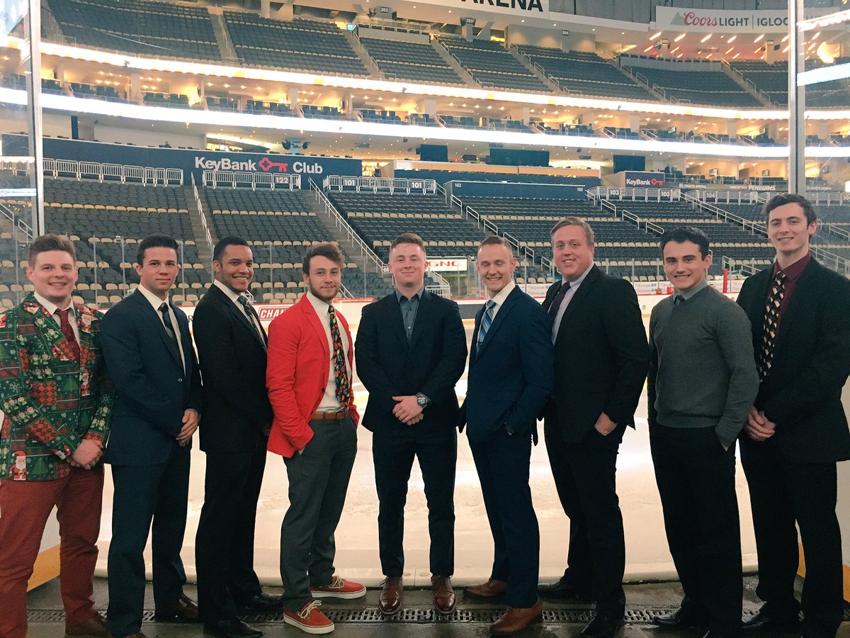 CleanIce23's tweet photo. The guys looking holiday ready for tonight’s game! 🐧🎅🏻 https://t.co/WNqC9IhTdW