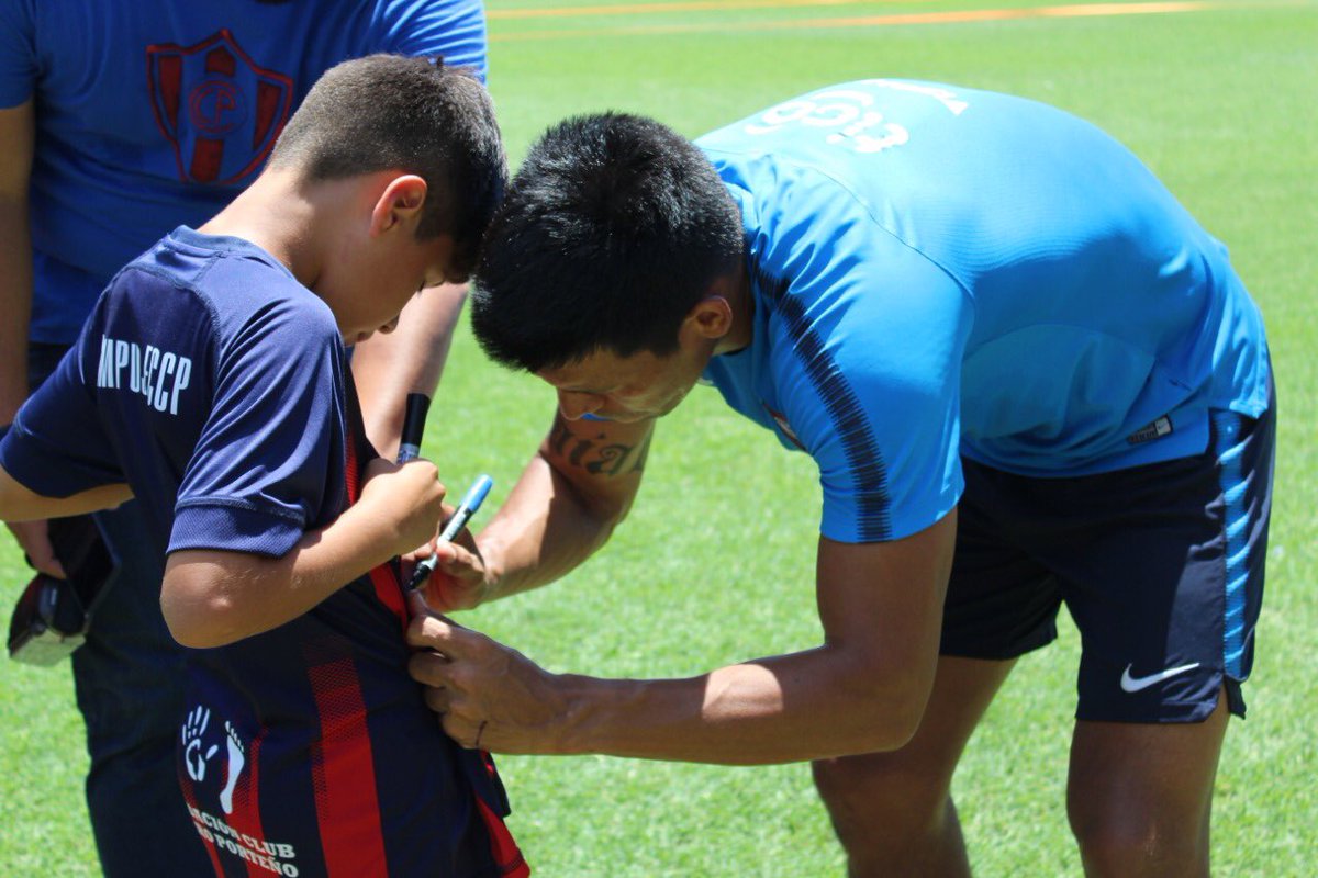 CCP1912oficial's tweet photo. #VolvióEl10 y los niños del #CampusFCCP lo saben 😍

#LaVidaPorLosColores 💙❤️ https://t.co/lvcvnLNBrW