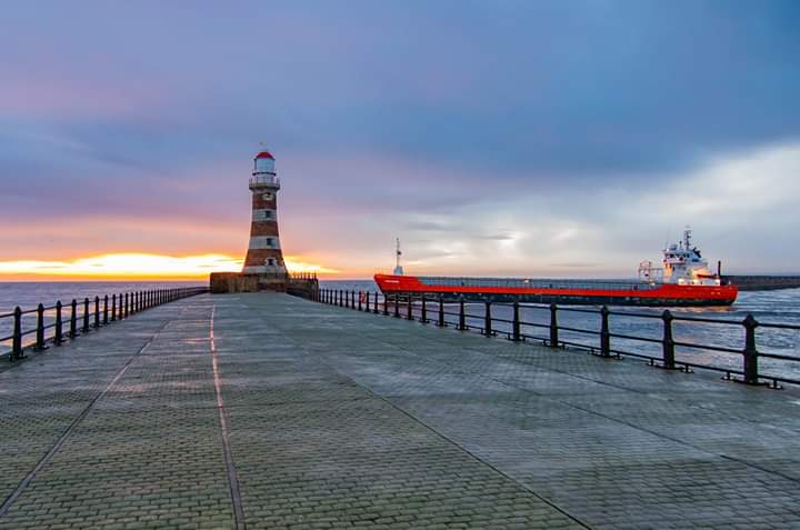 tony6290's tweet image. Fantastic first visit to Roker pier and light house yesterday. What a beautiful start to the day. #North #Sunderland #Coast2Coast #coastal #seascape #Roker #NorthEast #weatherpics@itv.com